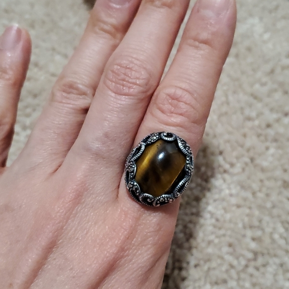 Marcasite Ring with Tigereye Stone - Picture 3 of 5